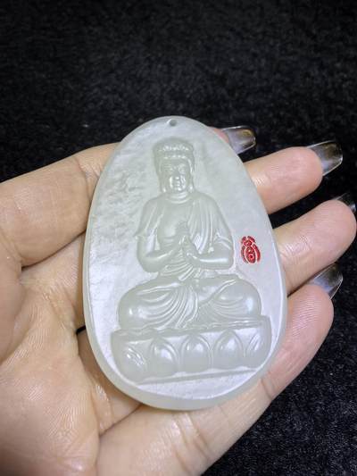 和田大日如来佛祖牌吊坠挂件男女款，结构致密，温润细腻，尺寸：5.7cm*3.8cm*0.7cm克重：34.9g