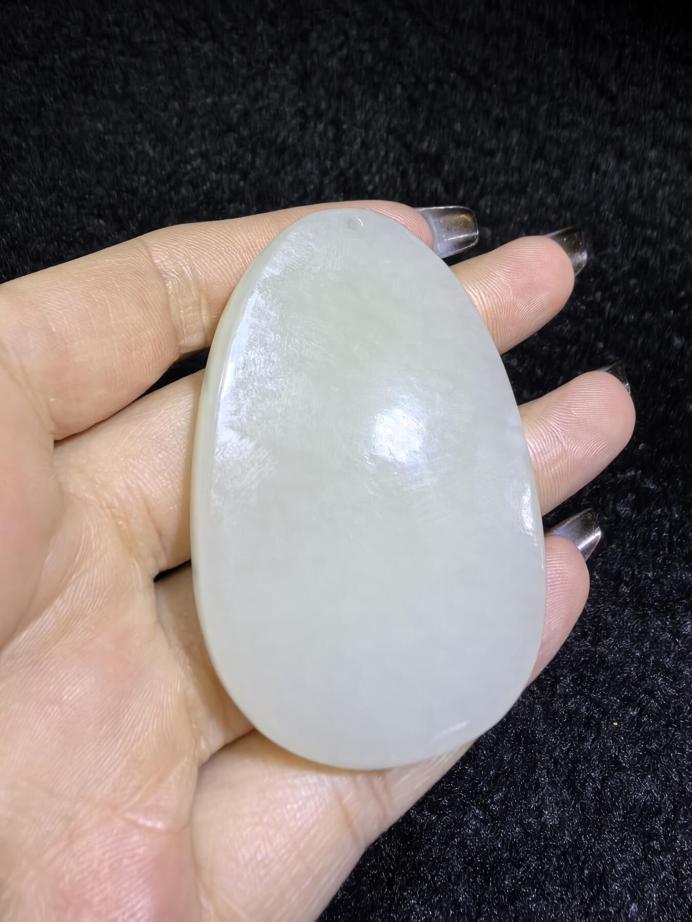 和田大日如来佛祖牌吊坠挂件男女款，结构致密，温润细腻，尺寸：5.7cm*3.8cm*0.7cm克重：34.9g