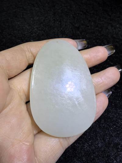 和田大日如来佛祖牌吊坠挂件男女款，结构致密，温润细腻，尺寸：5.7cm*3.8cm*0.7cm克重：34.9g