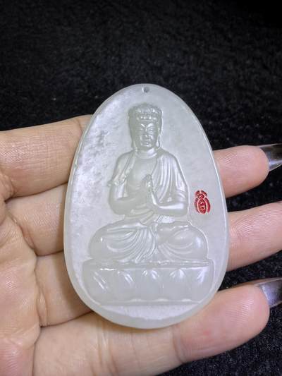 和田大日如来佛祖牌吊坠挂件男女款，结构致密，温润细腻，尺寸：5.7cm*3.8cm*0.7cm克重：34.9g