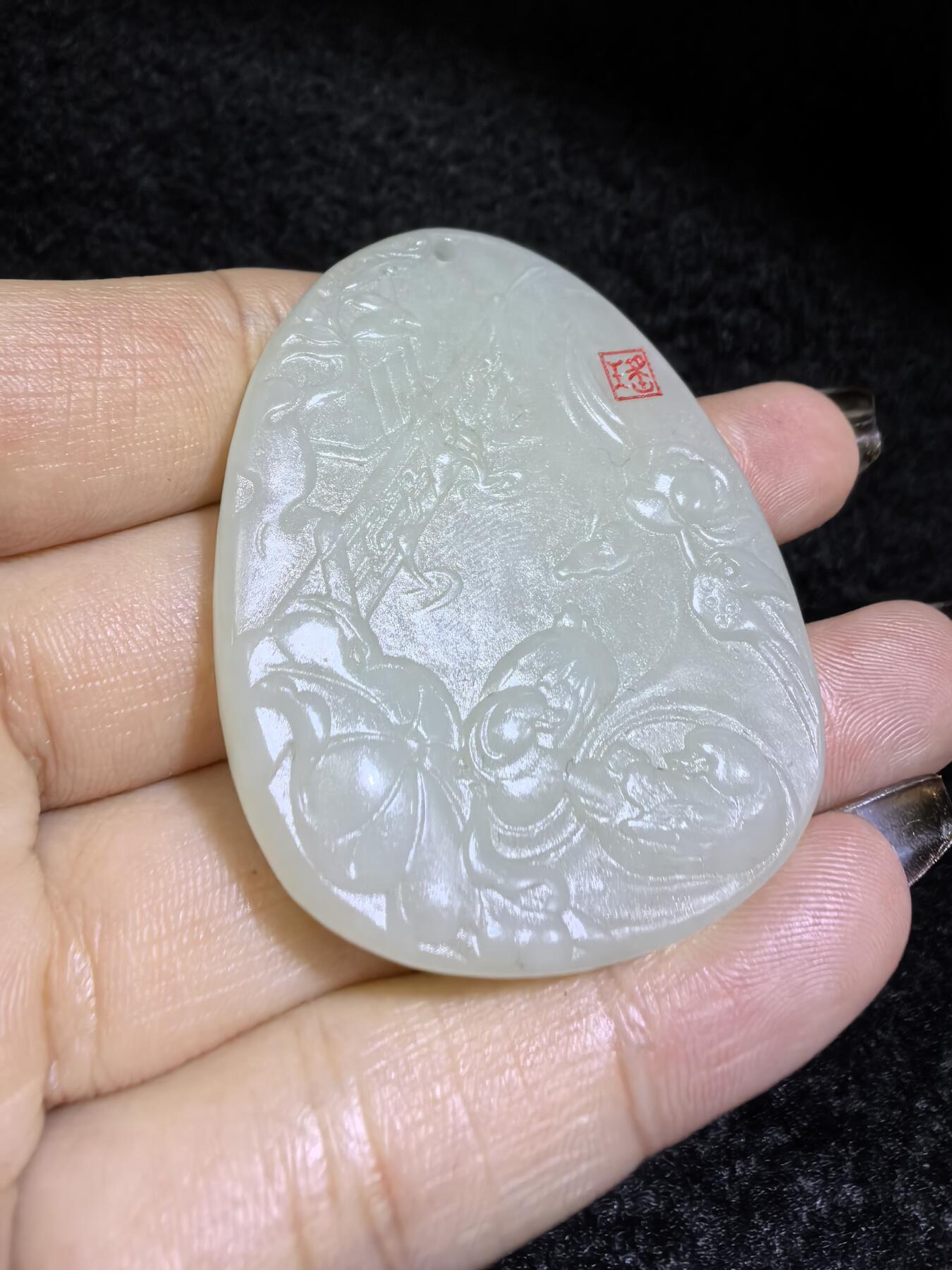 新疆和田白玉鸳鸯戏水牌吊坠挂件男女款，精雕细琢寓意美好，玉质细腻温润，尺寸：4.8cm*3.9cm*0.5cm克重：22.4g