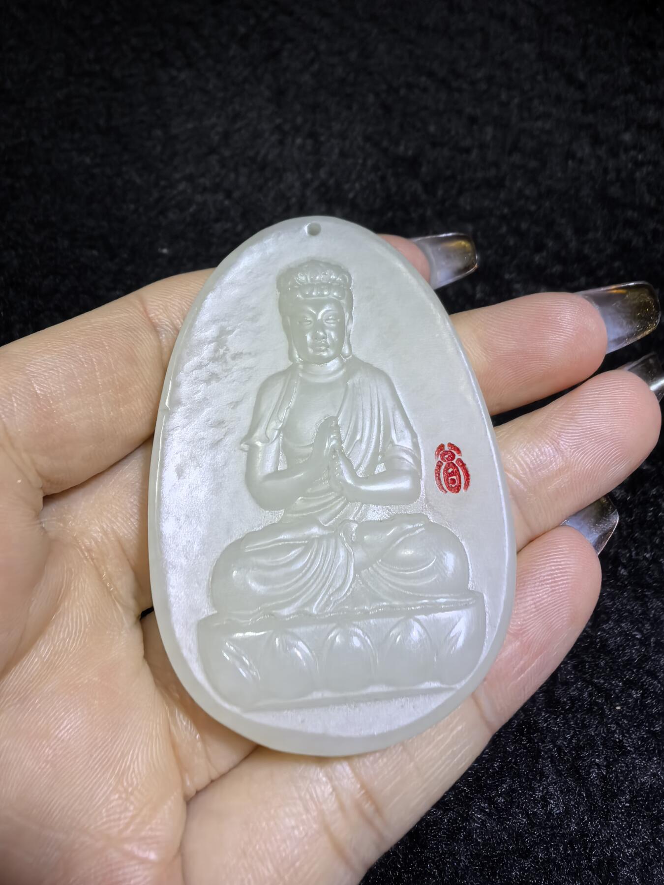 和田大日如来佛祖牌吊坠挂件男女款，结构致密，温润细腻，尺寸：5.7cm*3.8cm*0.7cm克重：34.9g