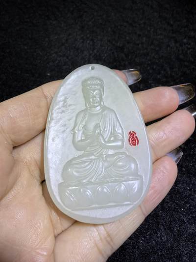 和田大日如来佛祖牌吊坠挂件男女款，结构致密，温润细腻，尺寸：5.7cm*3.8cm*0.7cm克重：34.9g
