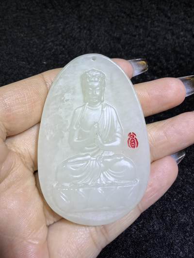 和田大日如来佛祖牌吊坠挂件男女款，结构致密，温润细腻，尺寸：5.7cm*3.8cm*0.7cm克重：34.9g