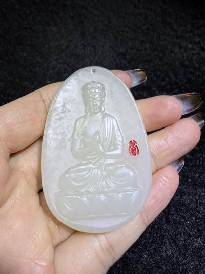 和田大日如来佛祖牌吊坠挂件男女款，结构致密，温润细腻，尺寸：5.7cm*3.8cm*0.7cm克重：34.9g
