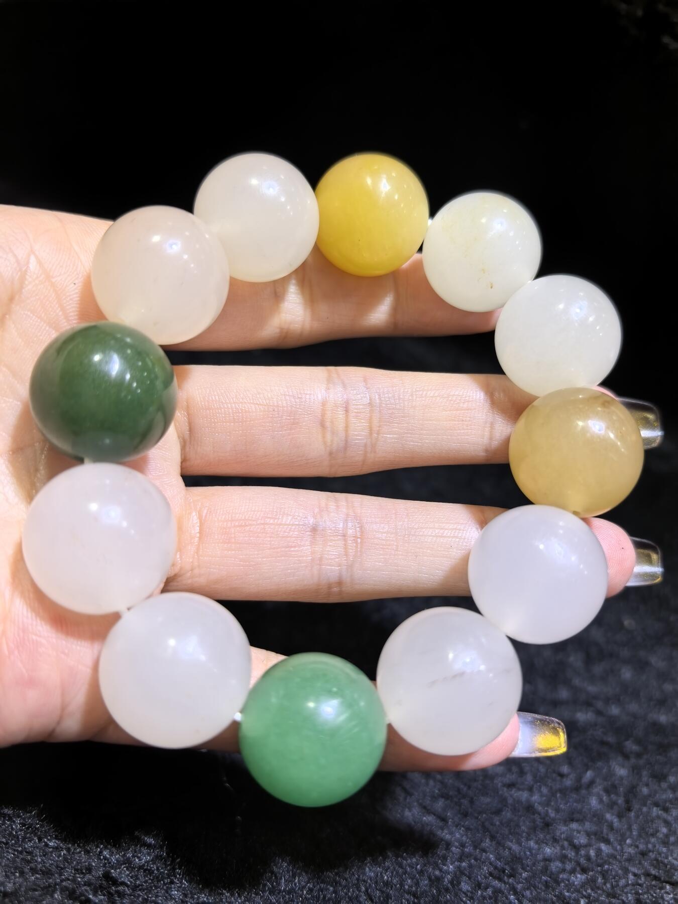 金丝玉多宝手串佛珠男款，尺寸1.8cm，色彩漂亮干净清爽，个别珠子内部可见天然石纹棉絮矿点。