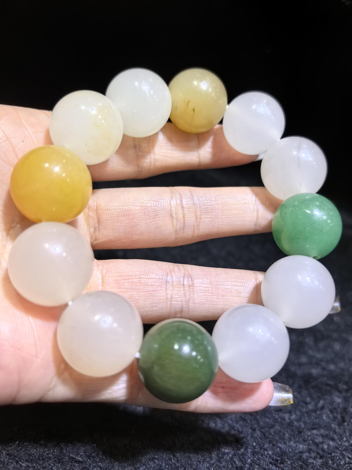 金丝玉多宝手串佛珠男款，尺寸1.8cm，色彩漂亮干净清爽，个别珠子内部可见天然石纹棉絮矿点。