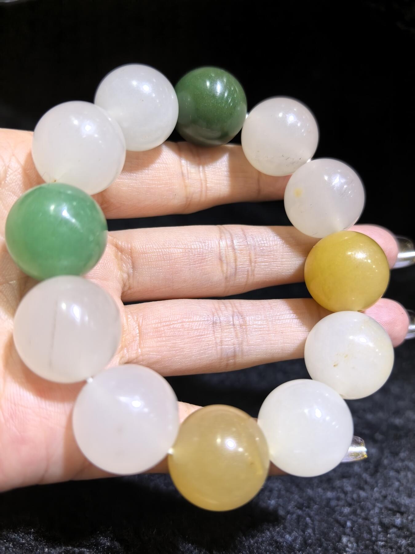 金丝玉多宝手串佛珠男款，尺寸1.8cm，色彩漂亮干净清爽，个别珠子内部可见天然石纹棉絮矿点。