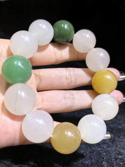 金丝玉多宝手串佛珠男款，尺寸1.8cm，色彩漂亮干净清爽，个别珠子内部可见天然石纹棉絮矿点。