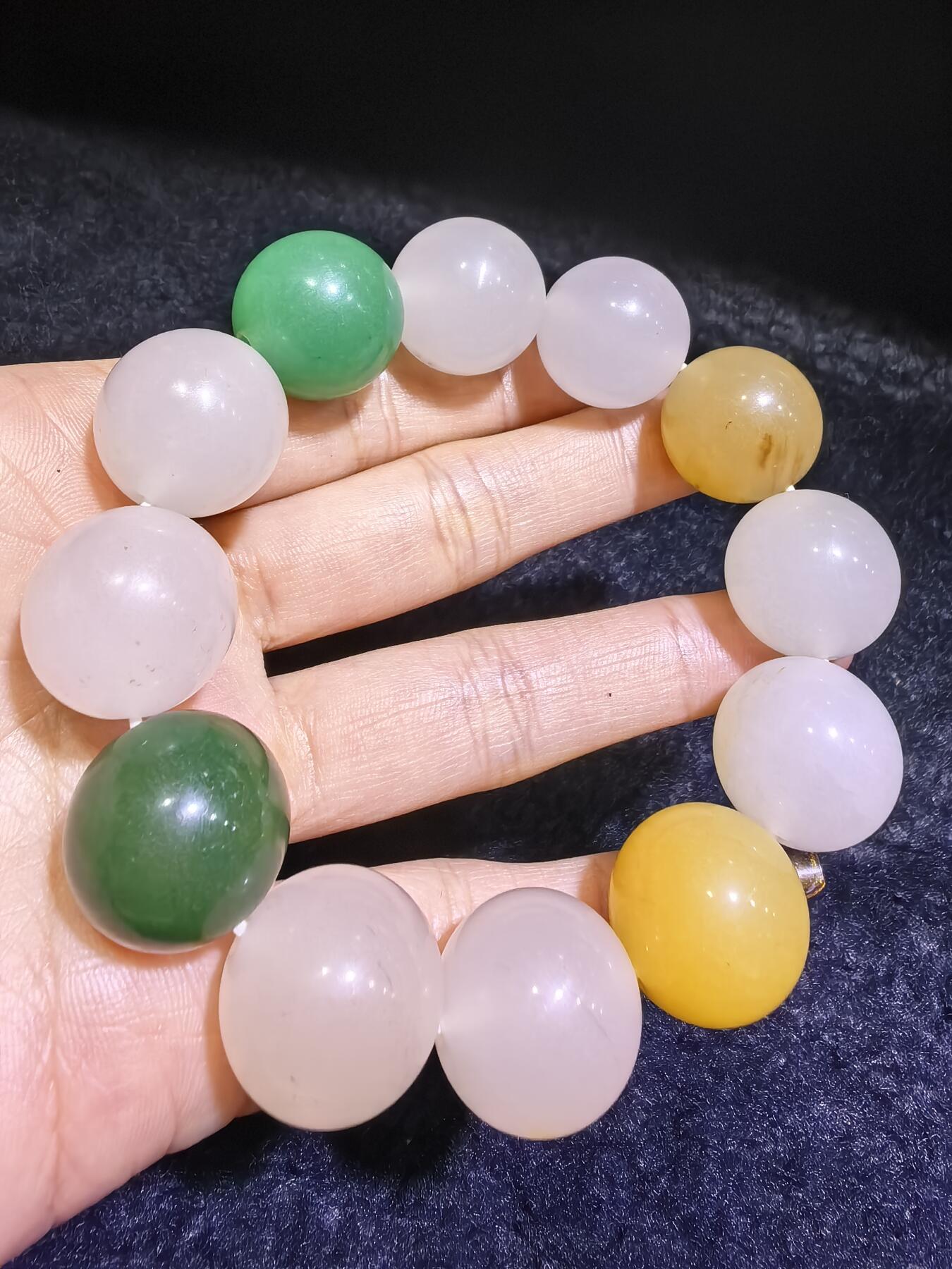 金丝玉多宝手串佛珠男款，尺寸1.8cm，色彩漂亮干净清爽，个别珠子内部可见天然石纹棉絮矿点。