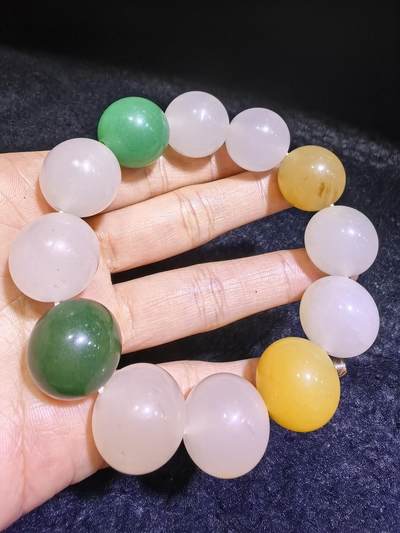 金丝玉多宝手串佛珠男款，尺寸1.8cm，色彩漂亮干净清爽，个别珠子内部可见天然石纹棉絮矿点。