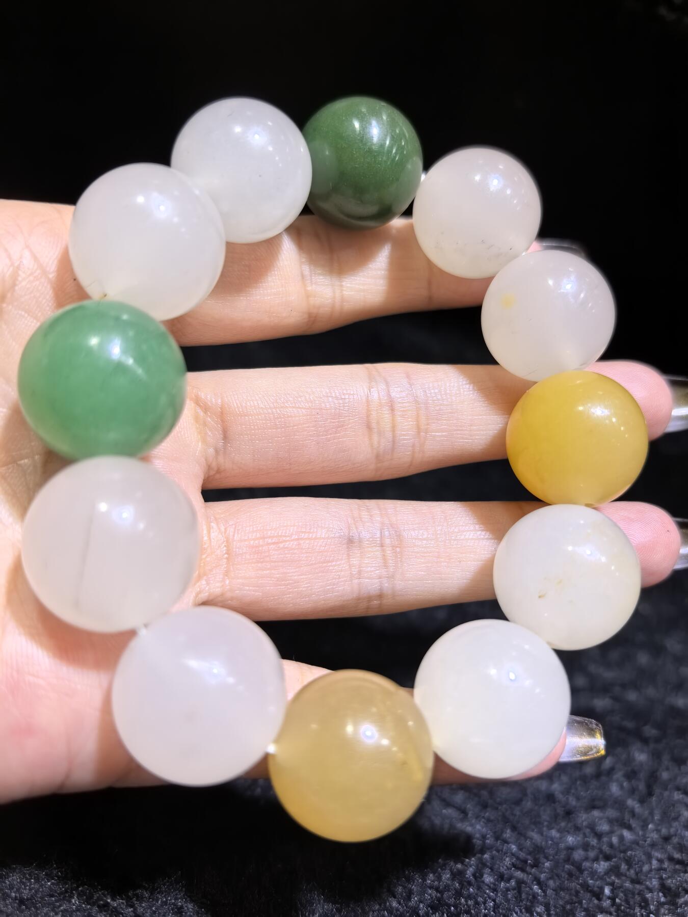 金丝玉多宝手串佛珠男款，尺寸1.8cm，色彩漂亮干净清爽，个别珠子内部可见天然石纹棉絮矿点。