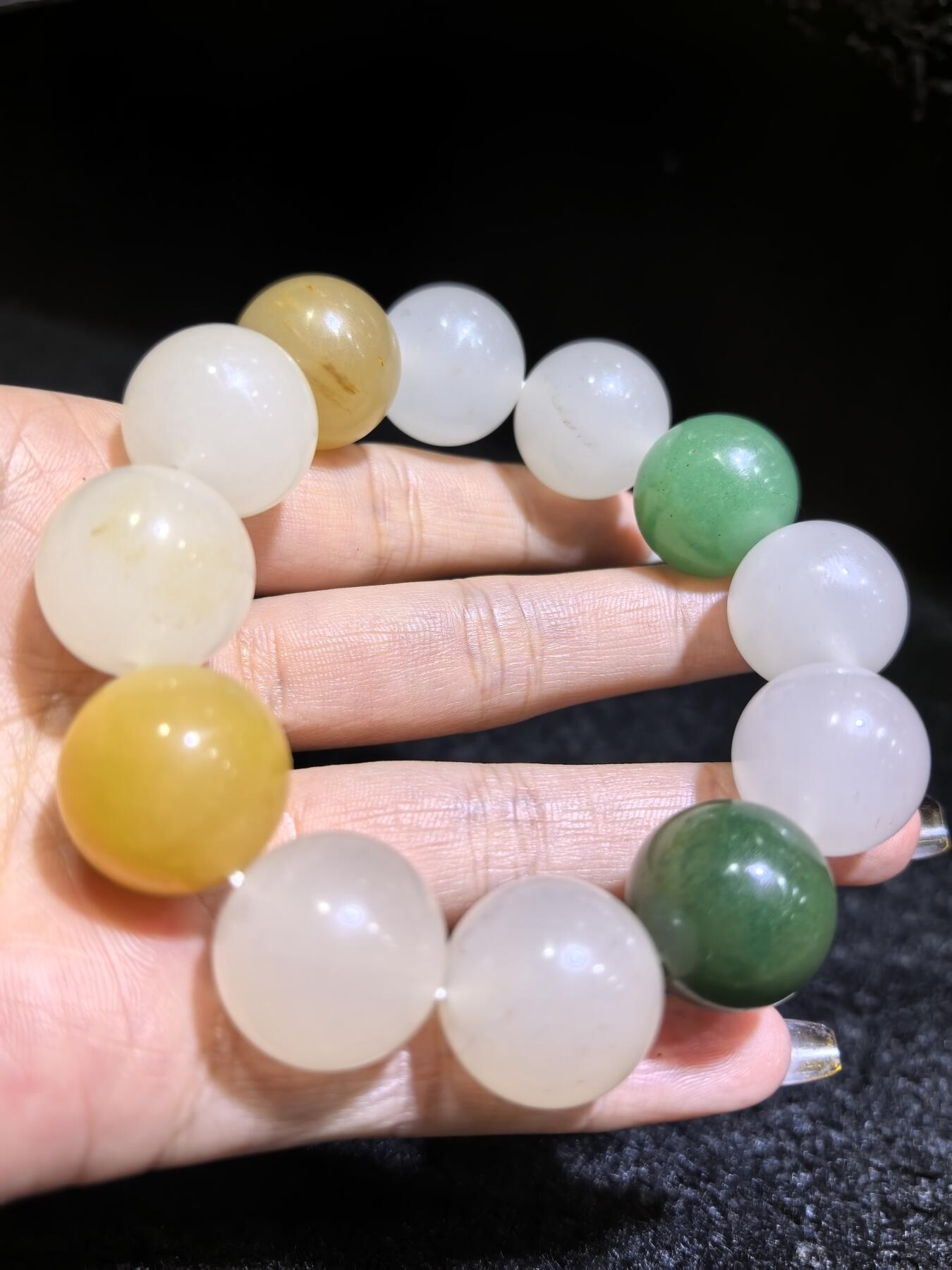 金丝玉多宝手串佛珠男款，尺寸1.8cm，色彩漂亮干净清爽，个别珠子内部可见天然石纹棉絮矿点。