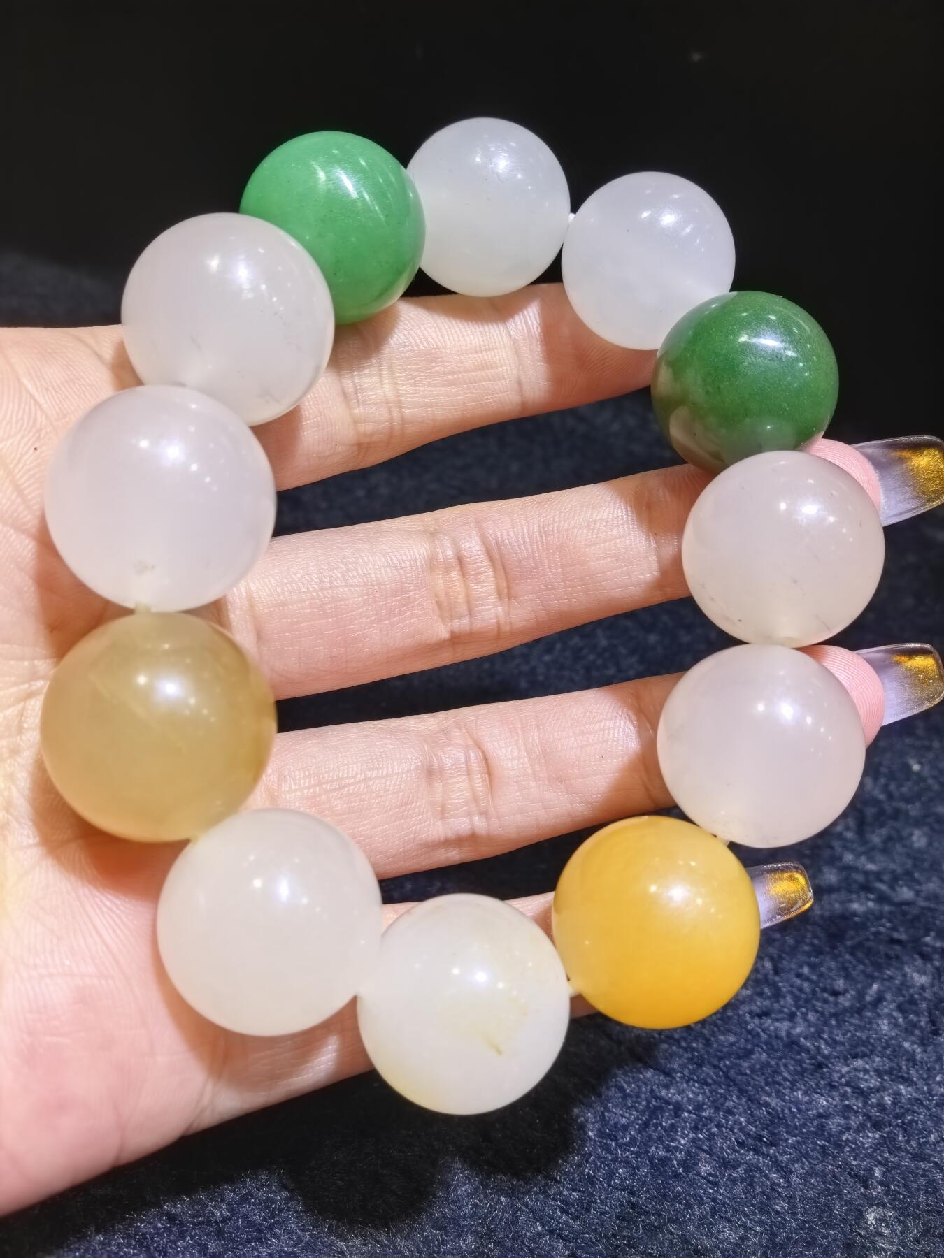 金丝玉多宝手串佛珠男款，尺寸1.8cm，色彩漂亮干净清爽，个别珠子内部可见天然石纹棉絮矿点。