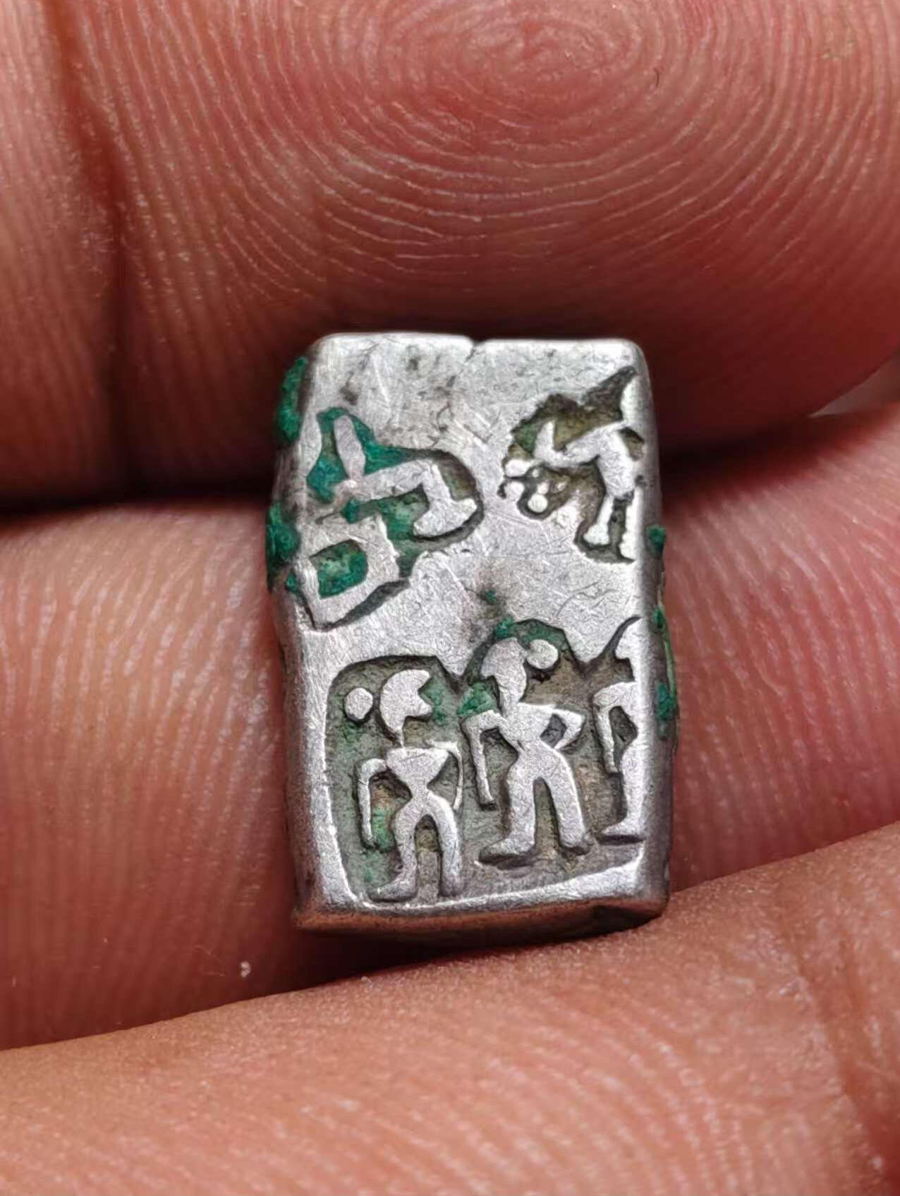 Punch Mark
Wechate ID/wxid_blos1mia6k6p12
Mauryan Empire (Ashoka the great)
272-232 BC
Silver Karshapana, 3.12 gm (32 Rattis)
Obverse: 3 deities (Kartikeya) and peacock 
Reverse: Peacock on hill
For Sale 🇵🇰🤝🇨🇳
