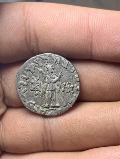 INDO-SCYTHIANS, Azes I/II, after Circa 58 
BC. AR Tetradrachm.
For Sale Wechate I’d/ wxid_blos1mia6k6p12
印度-斯基泰人，阿泽斯一世/二世，约公元前58年之后。银质四德拉克马。正面：国王骑马向右，右手高举，肩上扛着鞭子，前方有字母。背面：宙斯站立向右，手持横权杖；左右两侧有铭文。