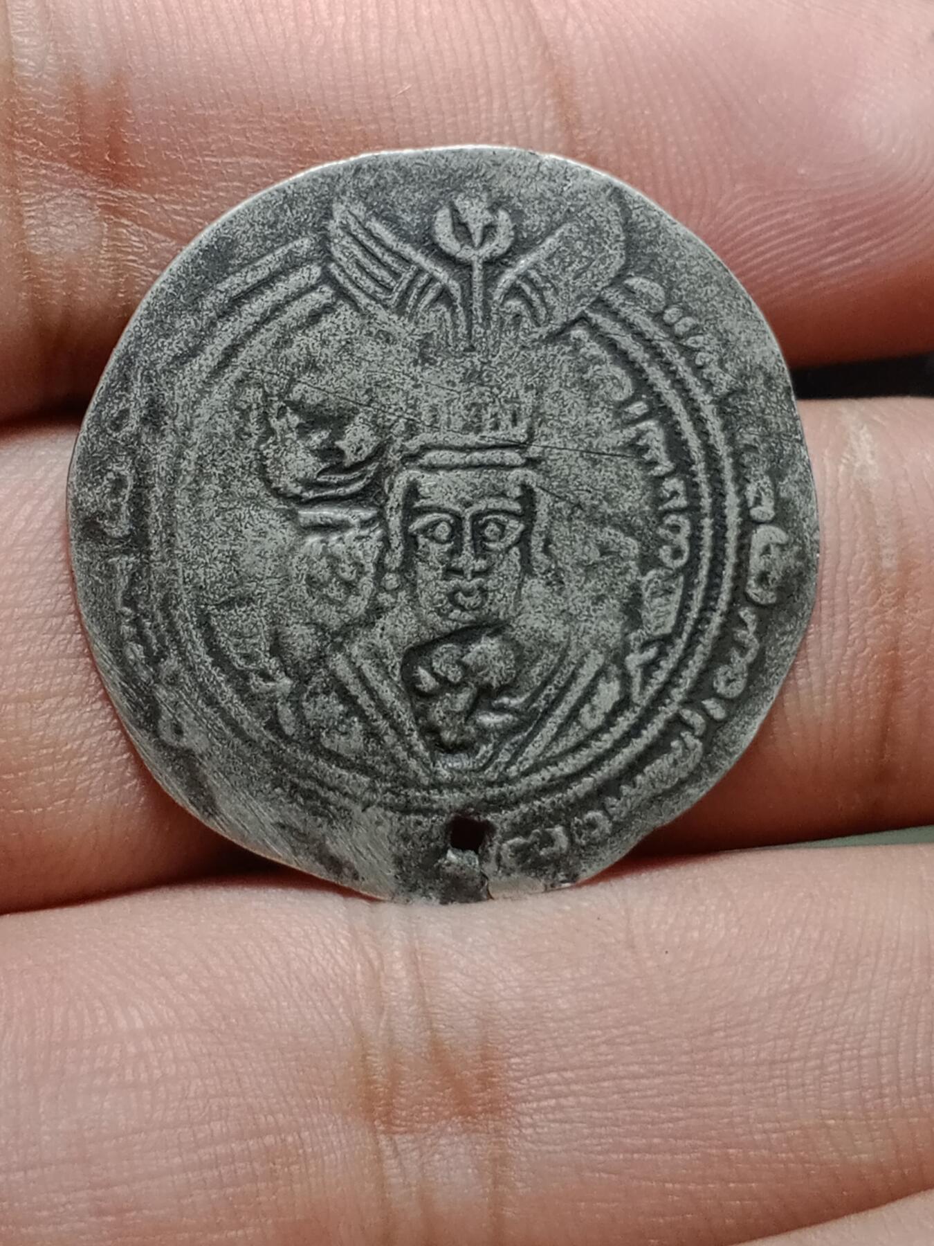 Fir Sale HEPHTHALITES HUNNIC
(4th-6th century AD)
More Details In persanl Wechate ID/ wxid_blos1mia6k6p12

嚈哒匈奴

（公元4-6世纪）

嚈哒匈奴是匈奴三大分支之一，即中国匈奴的叶塔。他们曾被限制在中国长城以北，于公元3世纪被驱逐。公元425年，他们首次被伊朗人击败；公元484年，萨珊王朝国王佩罗兹在与他们作战时阵亡。他们也曾被旃陀罗笈多击退，但成功夺取了犍陀罗，并削弱了笈多王朝。最终，霍斯劳一世（公元539-579年）于公元567年终结了嚈哒的统治。