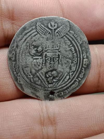 Fir Sale HEPHTHALITES HUNNIC
(4th-6th century AD)
More Details In persanl Wechate ID/ wxid_blos1mia6k6p12

嚈哒匈奴

（公元4-6世纪）

嚈哒匈奴是匈奴三大分支之一，即中国匈奴的叶塔。他们曾被限制在中国长城以北，于公元3世纪被驱逐。公元425年，他们首次被伊朗人击败；公元484年，萨珊王朝国王佩罗兹在与他们作战时阵亡。他们也曾被旃陀罗笈多击退，但成功夺取了犍陀罗，并削弱了笈多王朝。最终，霍斯劳一世（公元539-579年）于公元567年终结了嚈哒的统治。