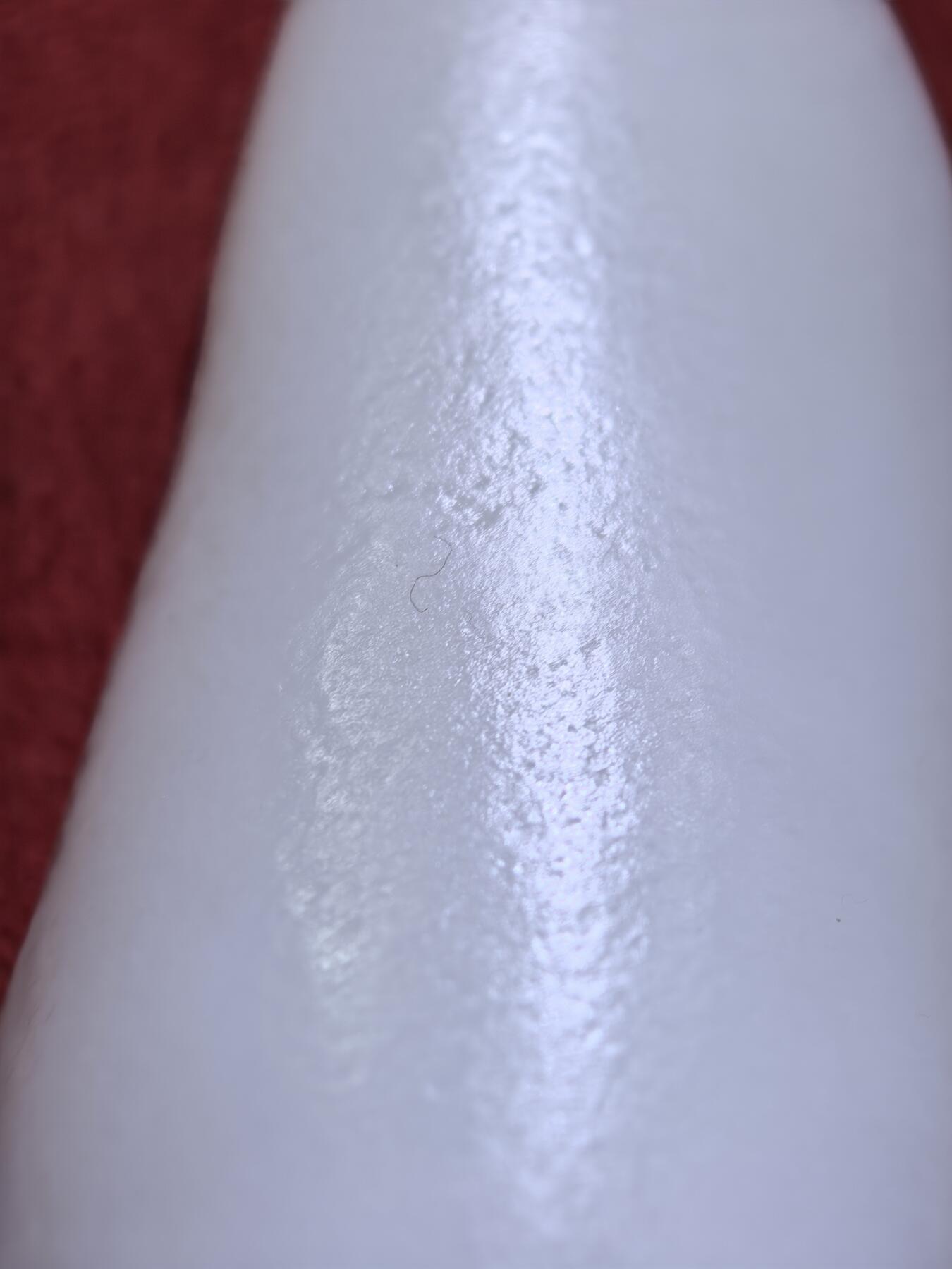 收藏级羊脂白，新疆和田籽料原皮原籽无修，吊坠挂件男女款，好玉不琢未打孔。玉质温润细腻有光泽，糯性满满，羊脂白。表皮可见天然毛孔撞击坑。实物实拍无滤镜尺寸:5.3cm*2.6cm*1.4cm​克重:30.8g