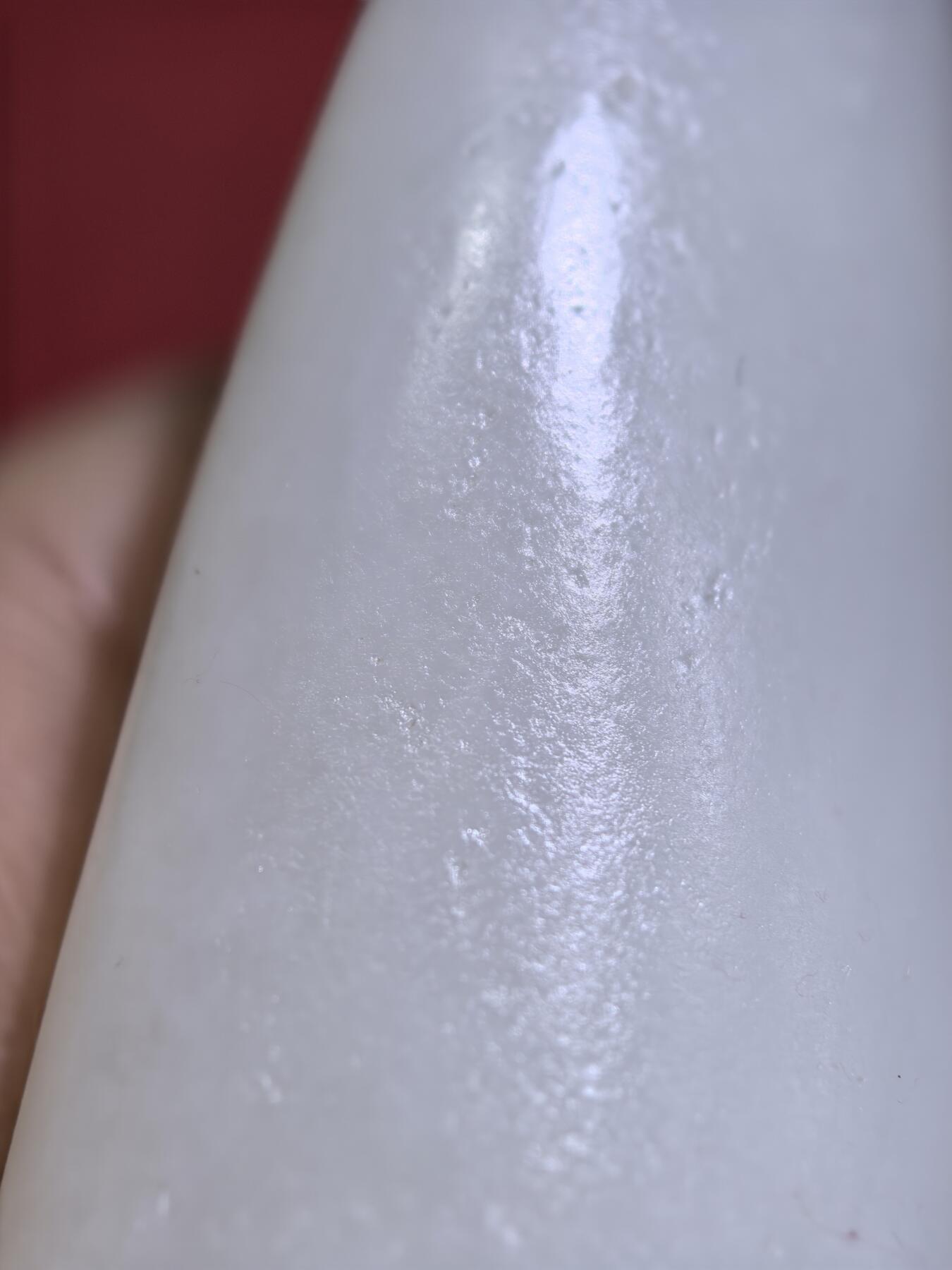 新疆和田籽料一级白无修随型手把件男款，玉质温润细腻光滑老熟，肉眼无结构。手感油润，手推出油，脂粉十足，表皮可见天然毛孔撞击坑，未打孔！尺寸：10.1cm*4.1cm*2.2cm克重：130g