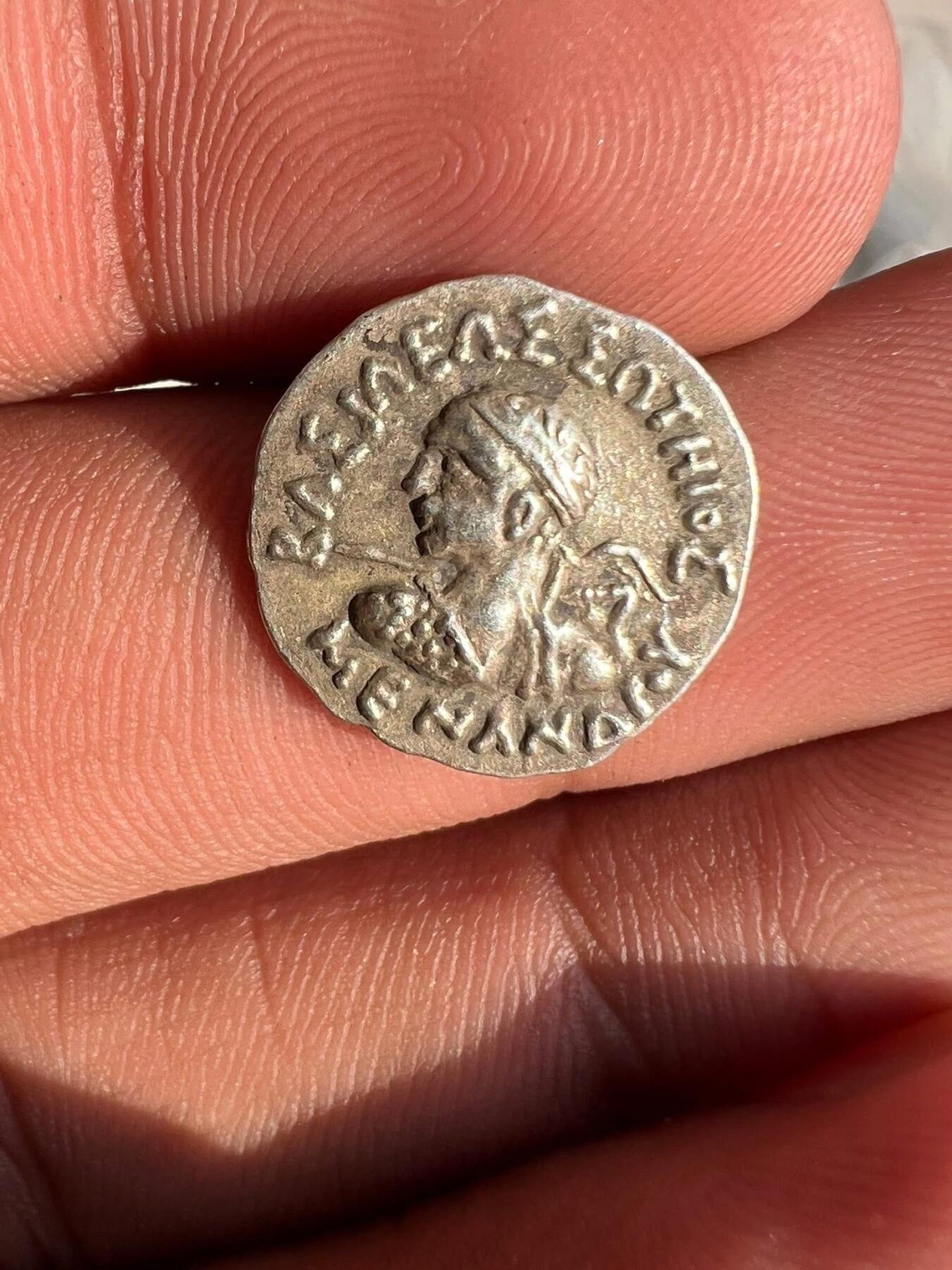 Menander Sliver Derham
For Sale Price In wechate ID/wxid_blos1mia6k6p12
silver drachm coin of the Indo-Greek King Menander I Soter 
大约在公元前165/155-130年，梅南德一世统治了印度次大陆西北部和中亚的一大片领土。
图中所示的硬币的背面有一个国王的头条半身像和一个圆形的希腊传说，翻译为“救世主梅南德国王”
背面（未在图中）通常描绘帕拉斯·雅典娜和Kharoshthi文字中的传说。
