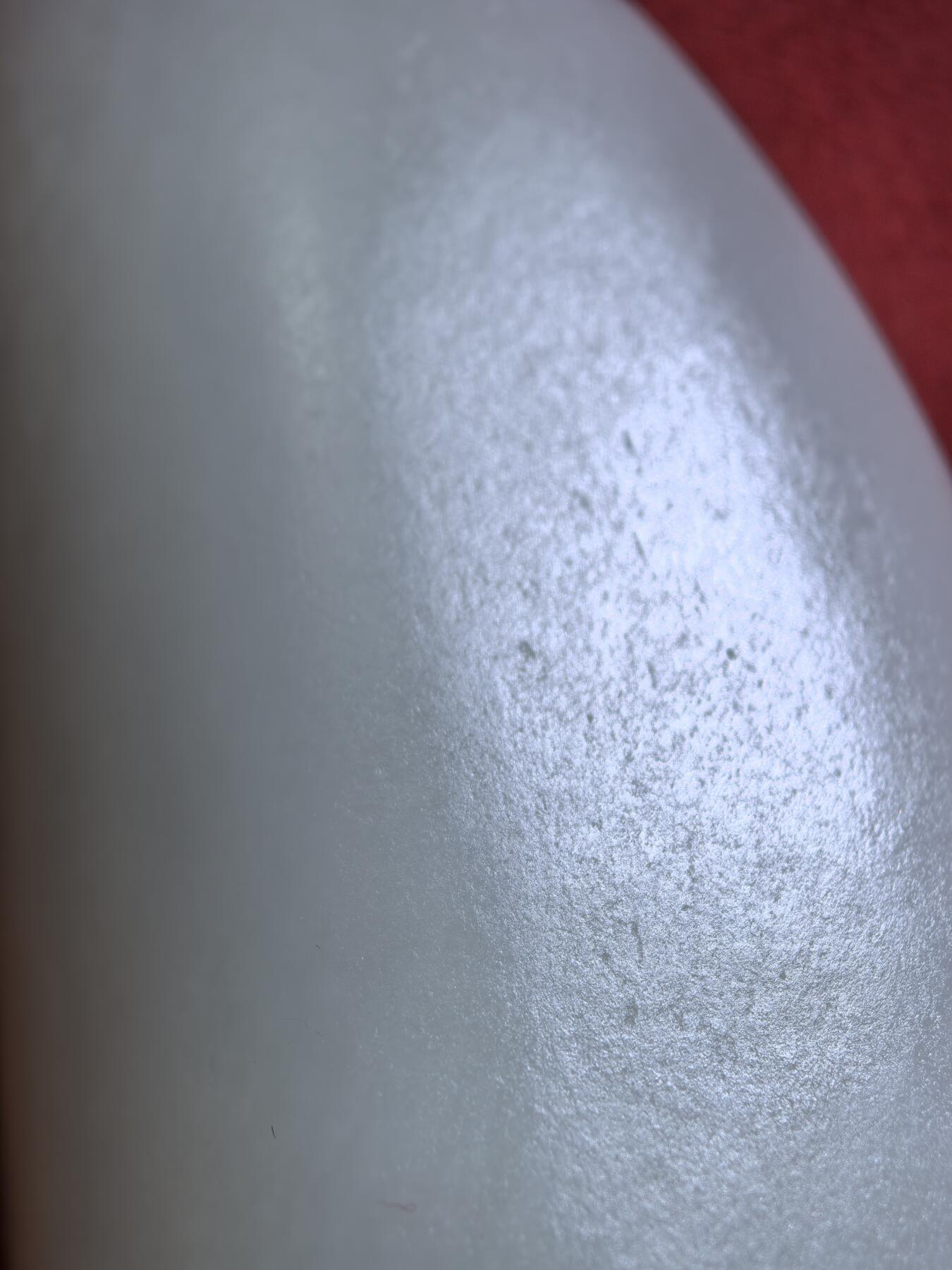 新疆和田籽料一级白无修随型手把件男款，玉质温润细腻光滑老熟，肉眼无结构。手感油润，手推出油，脂粉十足，表皮可见天然毛孔撞击坑，未打孔！尺寸：10.1cm*4.1cm*2.2cm克重：130g