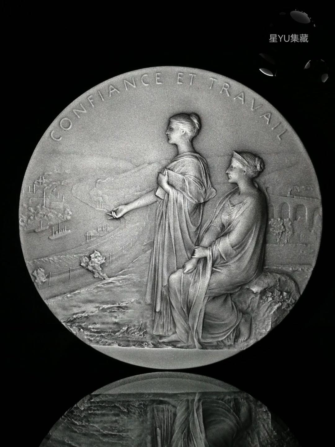 法兰西银行成立100周年的银章《戎装玛丽安娜》