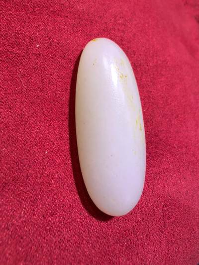 新疆和田籽料撒金皮原籽原皮无修吊坠挂件男女款，玉质温润细腻，无裂，表皮可见天然毛孔，未打孔可代镶嵌，实物实拍所见即所得。尺寸:4.5cm*1.8cm*1.5cm   克重:20.1g