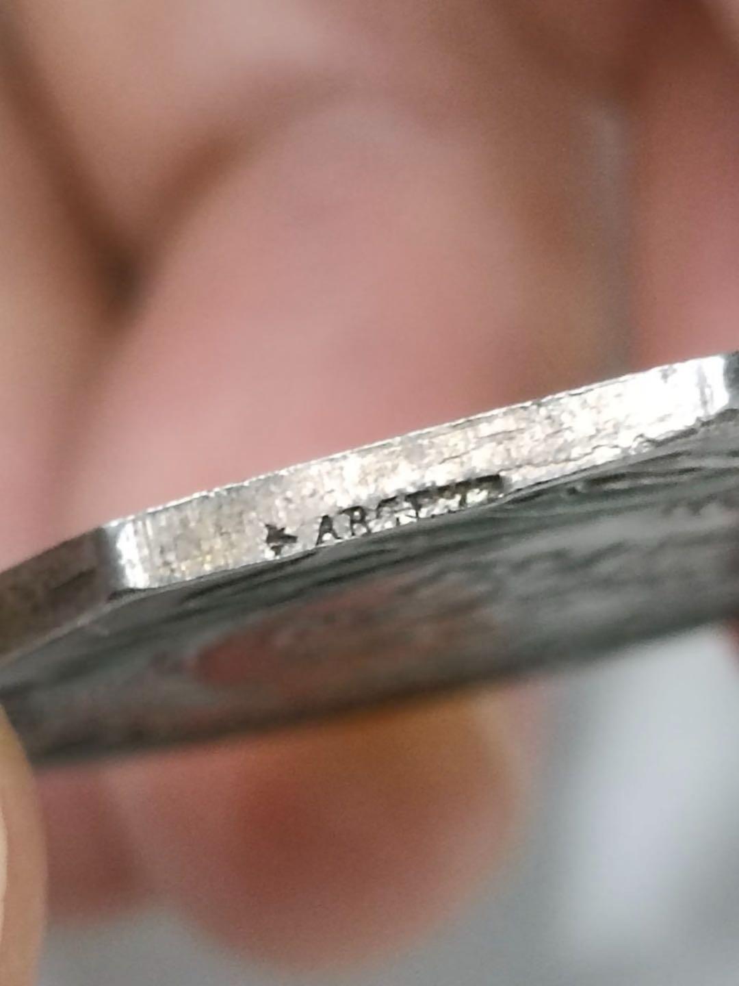 树下被拴住的鳄鱼八角银章