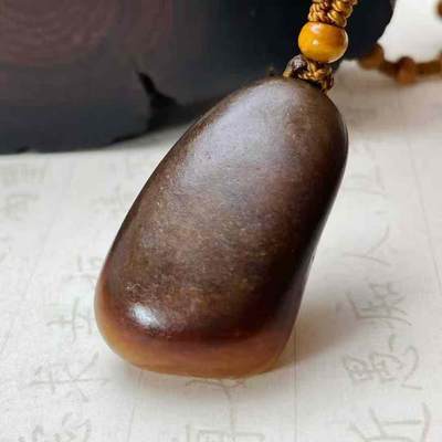 生肖马和田玉吊坠，马到成功，19.113g，玉质油润，俏色巧雕，高浮雕雕刻生动形象，尺寸33.20.11，另送鉴定证书！DK261208