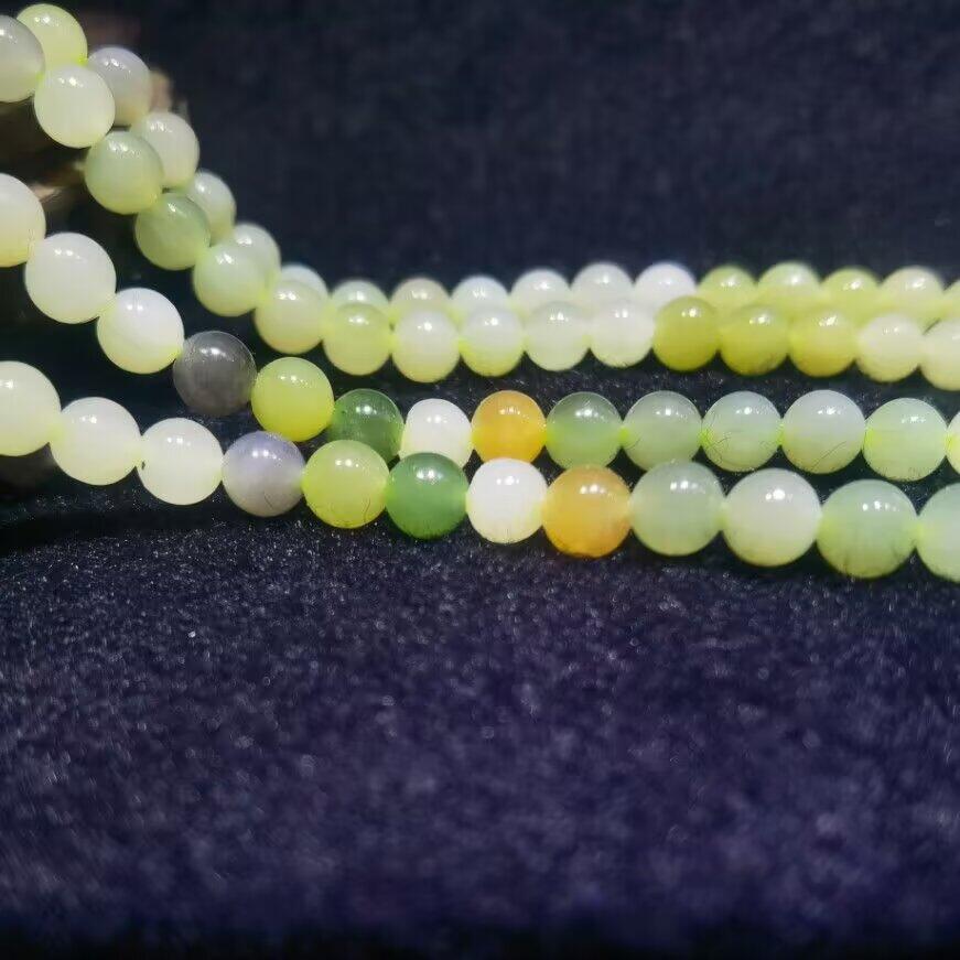 新疆和田玉多宝项链手串佛珠男女款，颗颗精选料子油润细腻个别微结构矿点，分别为:白玉、碧玉、烟紫、黄玉、鸭蛋青等。色泽饱满浓郁清新素雅。尺寸:0.6cm. 克重:36.5g