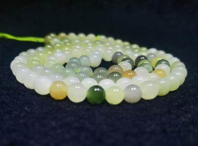 新疆和田玉多宝项链手串佛珠男女款，颗颗精选料子油润细腻个别微结构矿点，分别为:白玉、碧玉、烟紫、黄玉、鸭蛋青等。色泽饱满浓郁清新素雅。尺寸:0.6cm. 克重:36.5g