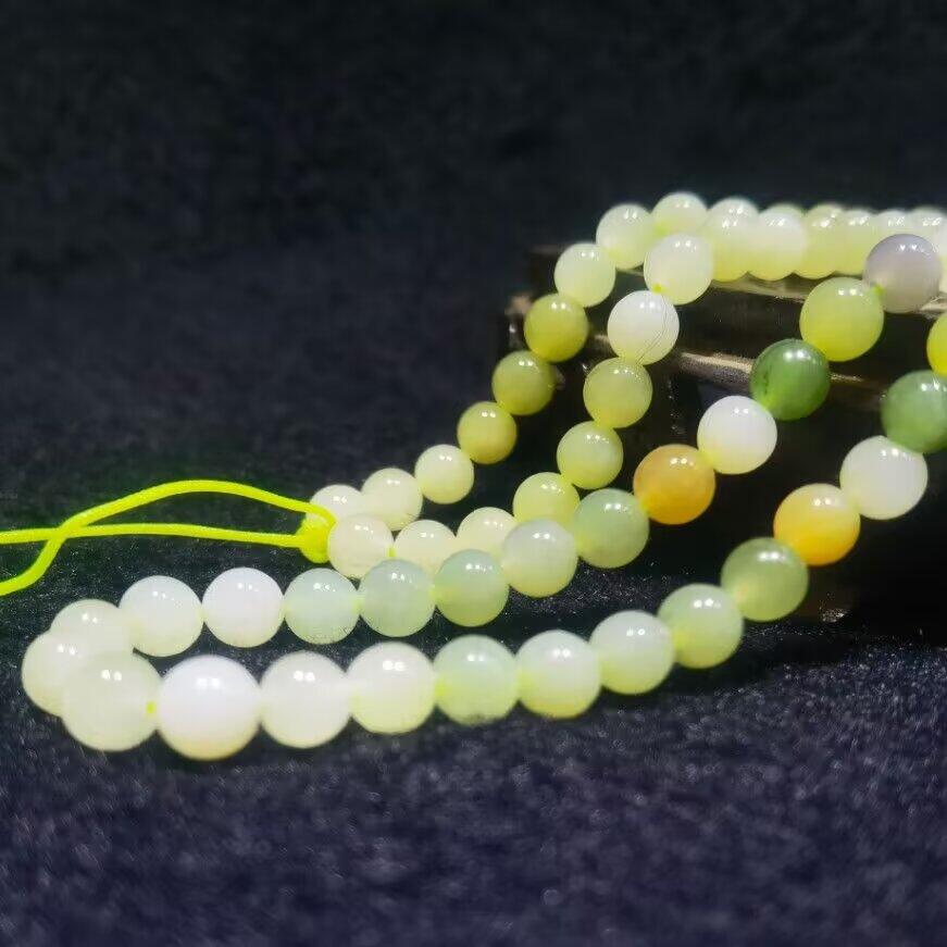 新疆和田玉多宝项链手串佛珠男女款，颗颗精选料子油润细腻个别微结构矿点，分别为:白玉、碧玉、烟紫、黄玉、鸭蛋青等。色泽饱满浓郁清新素雅。尺寸:0.6cm. 克重:36.5g