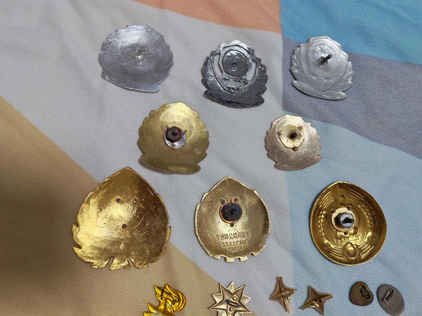 一堆杂七杂八的老徽章清仓了！速速捡漏！