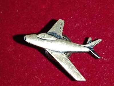 韩战银质徽章纪念章