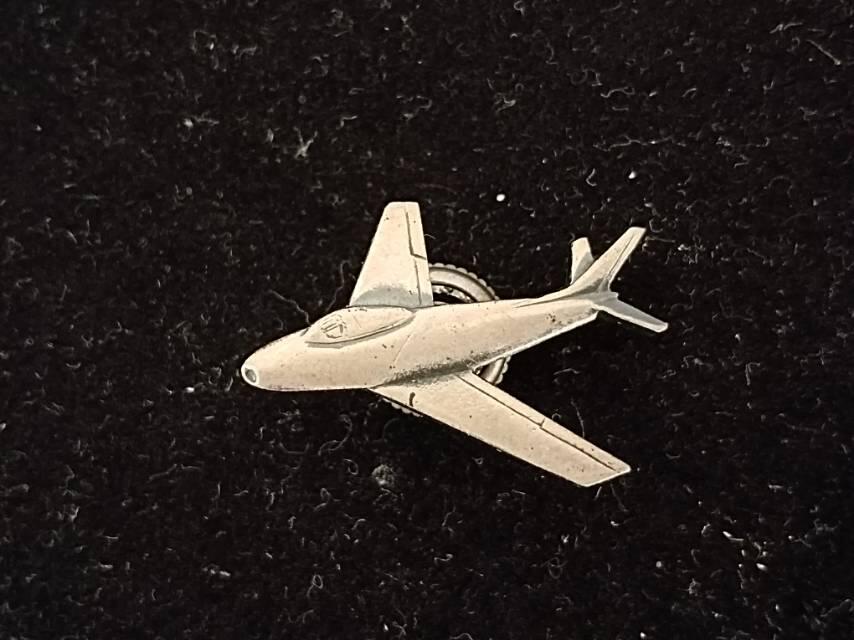 韩战银质徽章纪念章