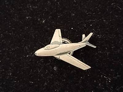 韩战银质徽章纪念章