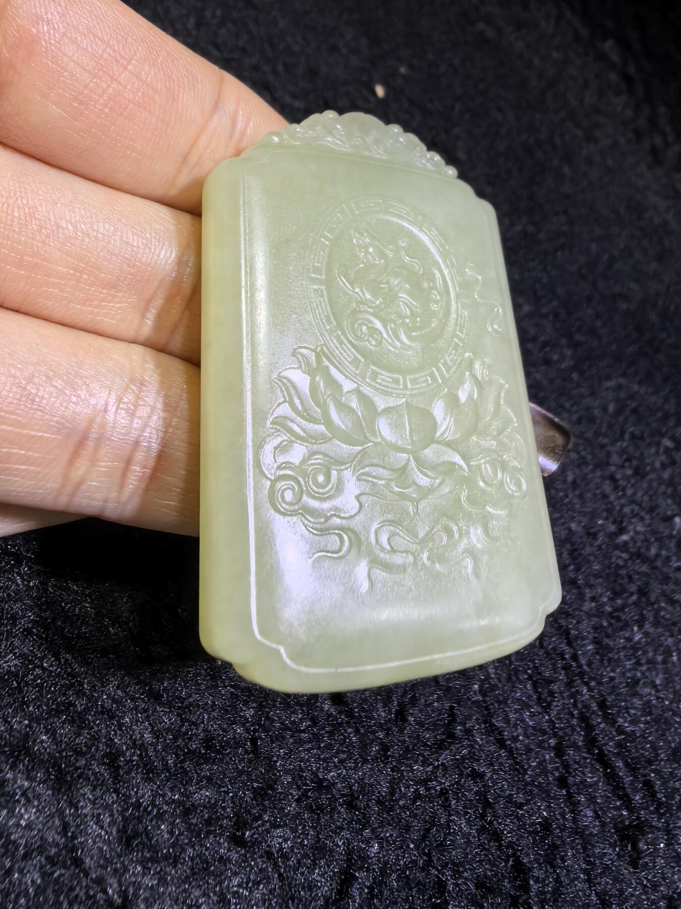 新疆和田黄口料双面精雕观音牌吊坠挂件男款，玉质油润细腻，糯性满满，微结构。5.4cm*3.5cm*1.1cm克重44.5g实物实拍，所见即所得