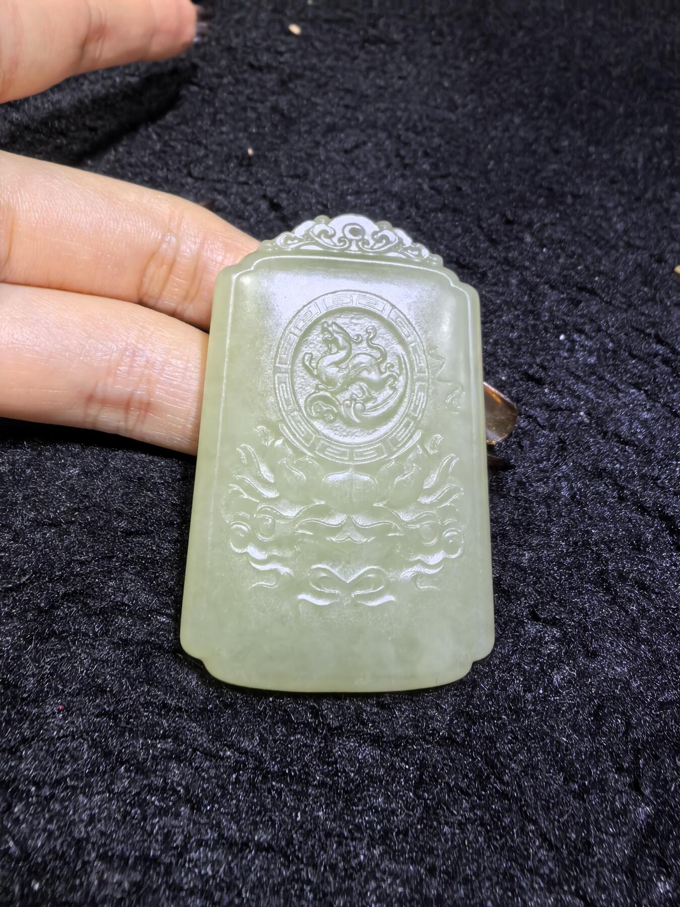新疆和田黄口料双面精雕观音牌吊坠挂件男款，玉质油润细腻，糯性满满，微结构。5.4cm*3.5cm*1.1cm克重44.5g实物实拍，所见即所得