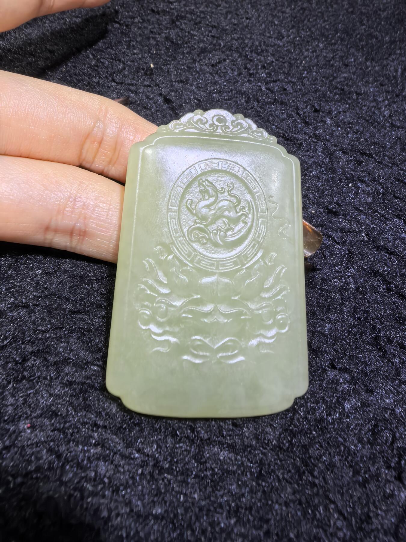 新疆和田黄口料双面精雕观音牌吊坠挂件男款，玉质油润细腻，糯性满满，微结构。5.4cm*3.5cm*1.1cm克重44.5g实物实拍，所见即所得