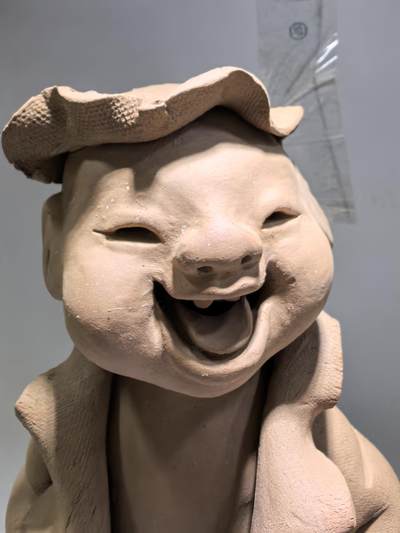 北京宋庄王瑞清大师纯手工创作紫砂福娃摆件，工艺精湛，喜庆活泼，福气常伴。
高34cm*16cm*8cm