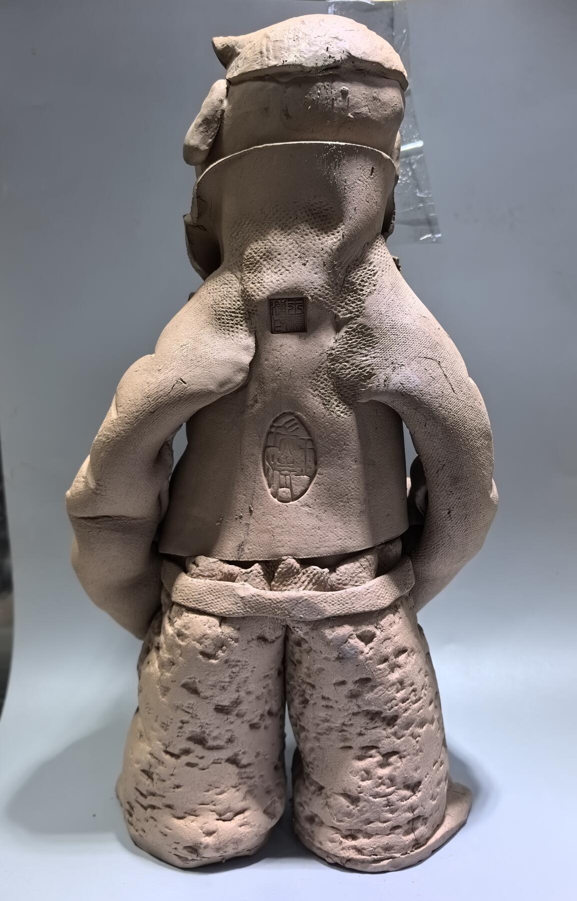 北京宋庄王瑞清大师纯手工创作紫砂福娃摆件，工艺精湛，喜庆活泼，福气常伴。
高34cm*16cm*8cm