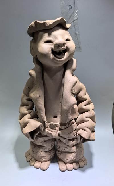 北京宋庄王瑞清大师纯手工创作紫砂福娃摆件，工艺精湛，喜庆活泼，福气常伴。
高34cm*16cm*8cm