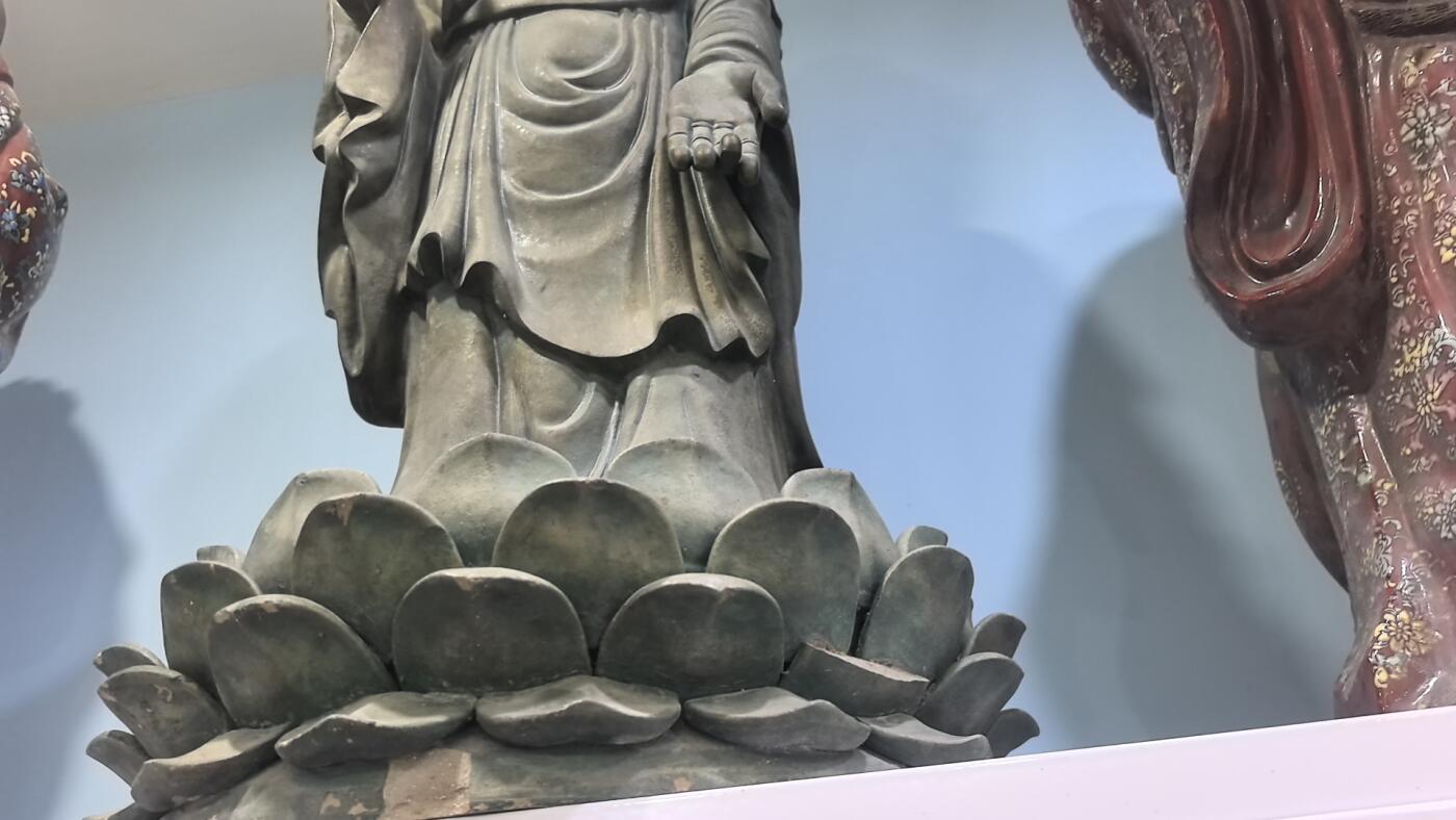 创汇时期，紫砂加铜彩释迦摩尼立像，朴素庄严，救济众生。高约89cm宽约38cm