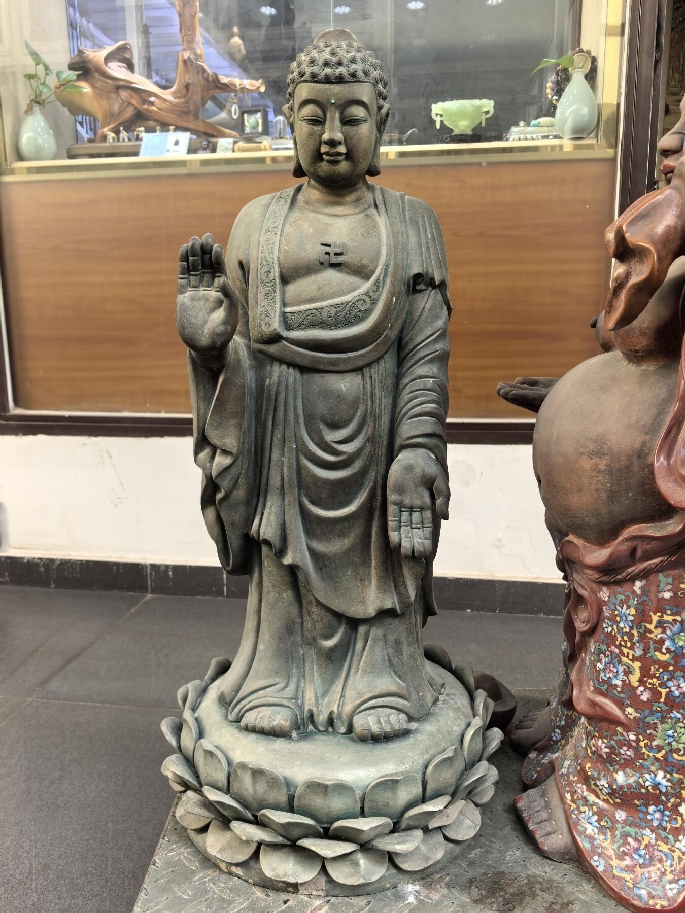 创汇时期，紫砂加铜彩释迦摩尼立像，朴素庄严，救济众生。高约89cm宽约38cm