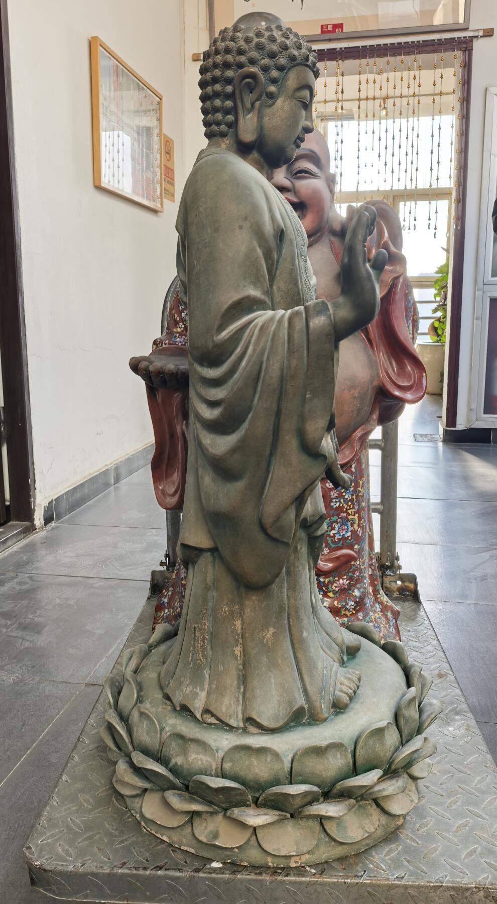 创汇时期，紫砂加铜彩释迦摩尼立像，朴素庄严，救济众生。高约89cm宽约38cm