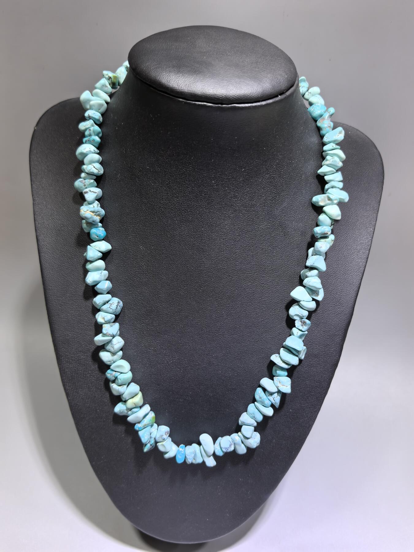 纯天然原矿绿松石随型项链锁骨链女款，佩戴即变色，高瓷高蓝，清新素雅，无优化。克重：49.2g