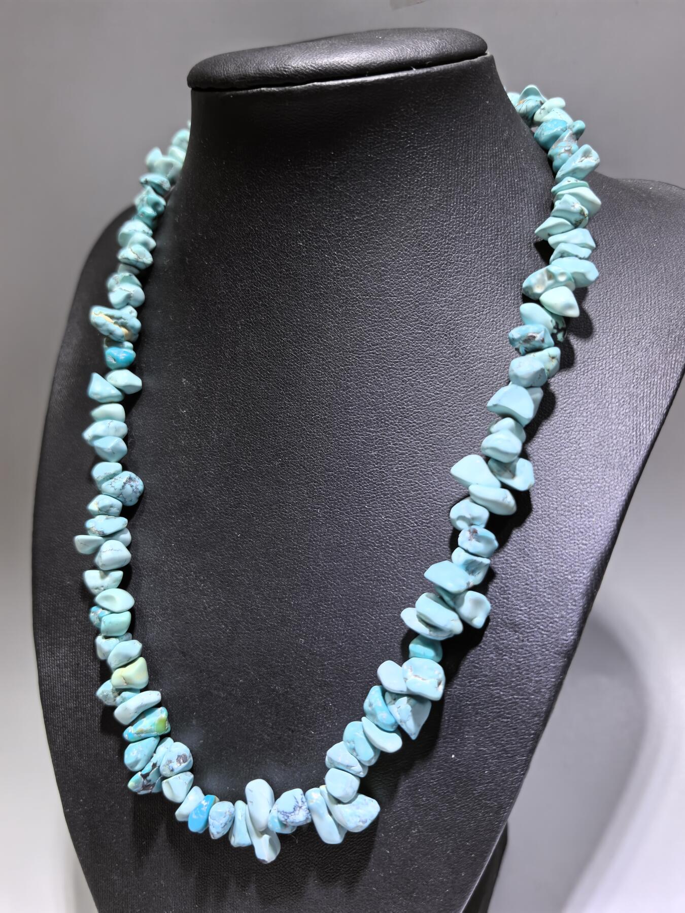 纯天然原矿绿松石随型项链锁骨链女款，佩戴即变色，高瓷高蓝，清新素雅，无优化。克重：49.2g