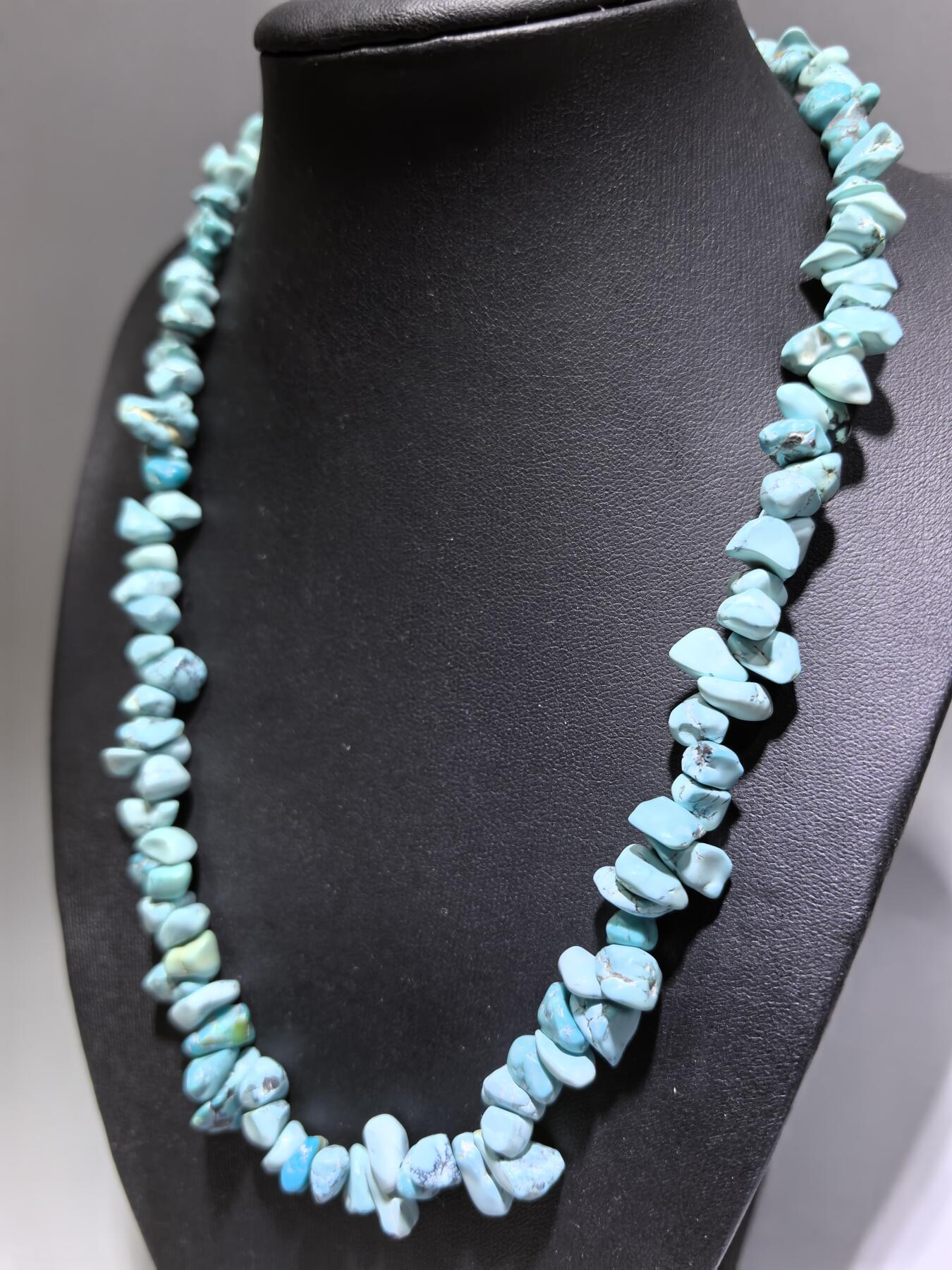 纯天然原矿绿松石随型项链锁骨链女款，佩戴即变色，高瓷高蓝，清新素雅，无优化。克重：49.2g