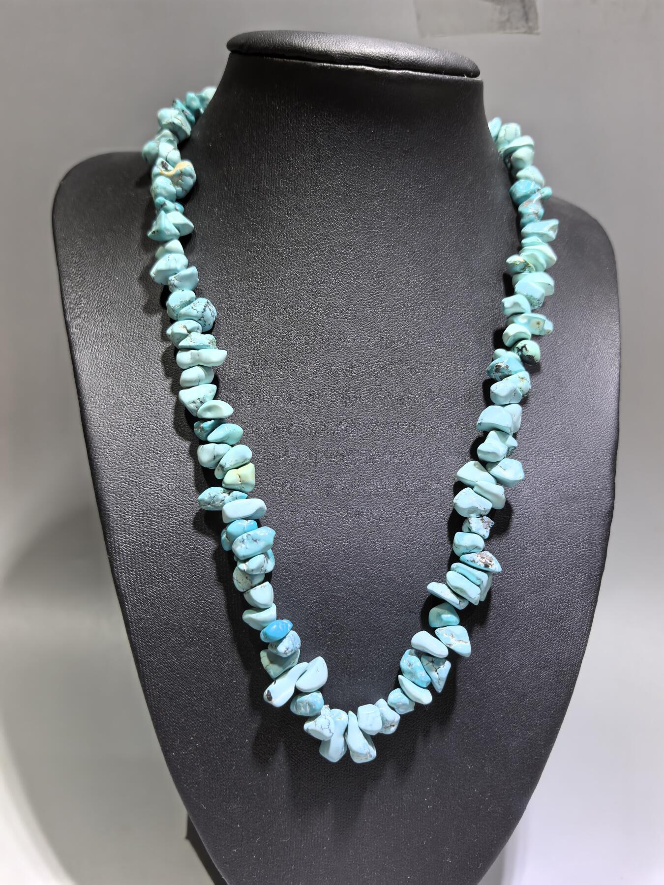 纯天然原矿绿松石随型项链锁骨链女款，佩戴即变色，高瓷高蓝，清新素雅，无优化。克重：49.2g